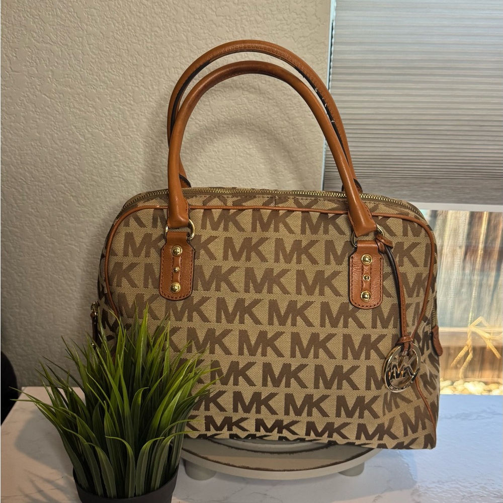 Michael Kors MK Signature Logo Canvas Satchel‎ Shoulder Bag Tan / Brown Monogram - Picture 2 of 9